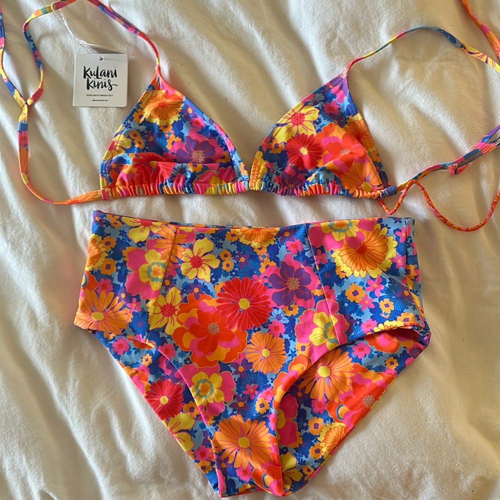 Kulani Kinis bikini